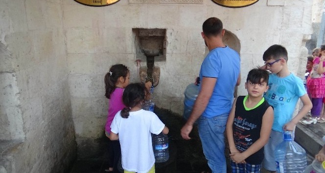 Kuraklığın yaşandığı Kilis’te vatandaşlar çeşmelere yöneldi