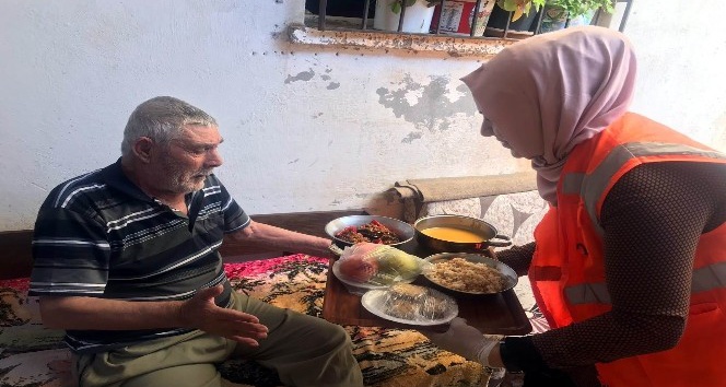 “Sıcak Yemekler Gülen Yüzler” projesi