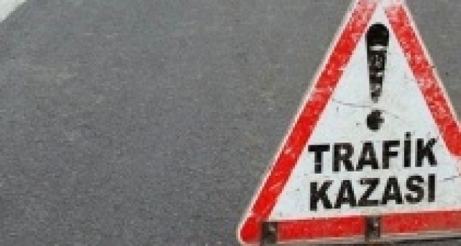 Otomobil şarampole devrildi: 3 yaralı...