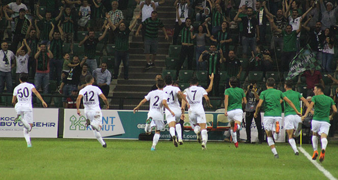 Kocaelispor yeni stadında ilk maçına çıktı