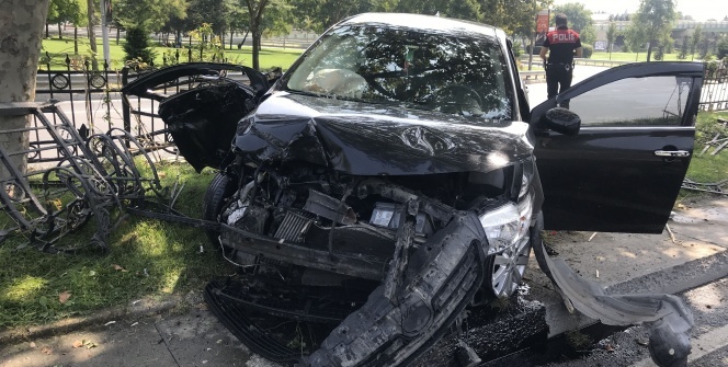 Şişli’de kontrolden çıkan araç ortalığı savaş alanına çevirdi