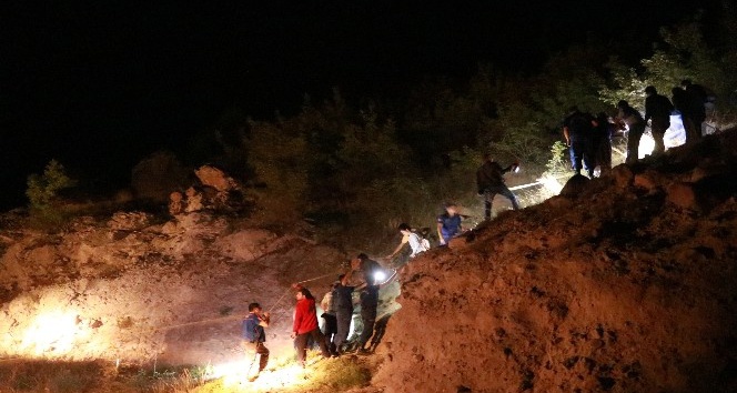 Bolu’da, uçurumda mahsur kalan kadın 12 saatte kurtarılabildi