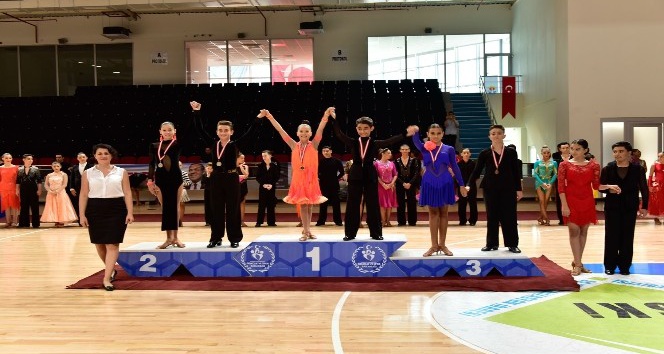 Dansın ustaları Adana’da buluştu