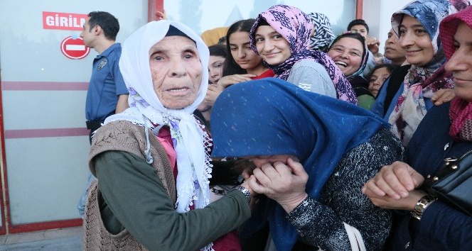 Adana’da ilk hacı kafilesi coşkuyla karşılandı