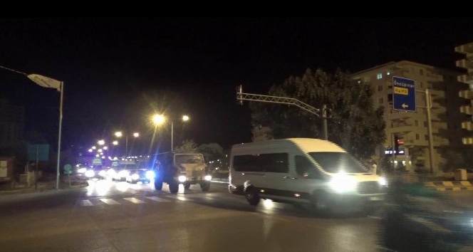 Suriye sınırına askeri sevkıyat sabaha kadar sürdü