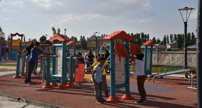 Ağrı’da 4 park hizmete açıldı