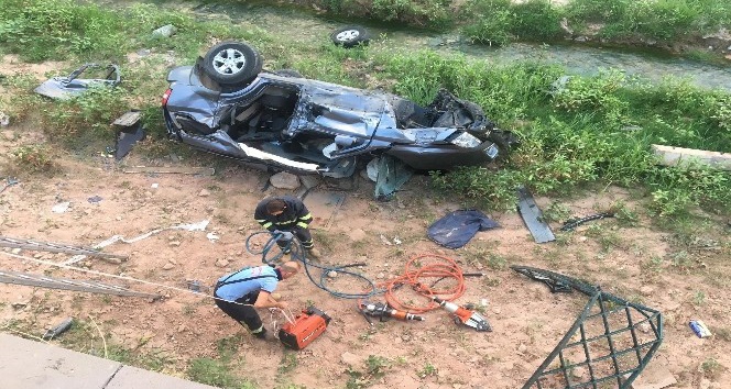 Çankırı’da cip çaya uçtu: 2 yaralı