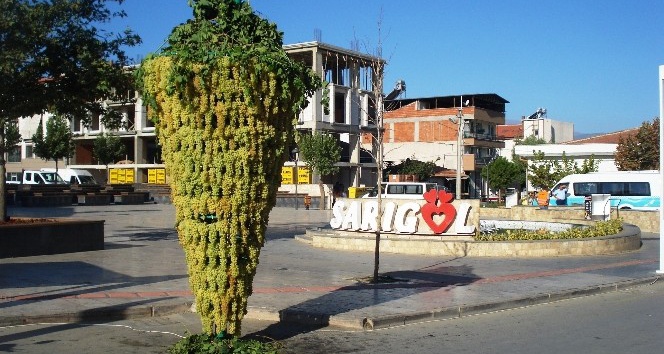 Sarıgöl Geleneksel Sultani Üzüm Festivalinde ünlüler geçidi