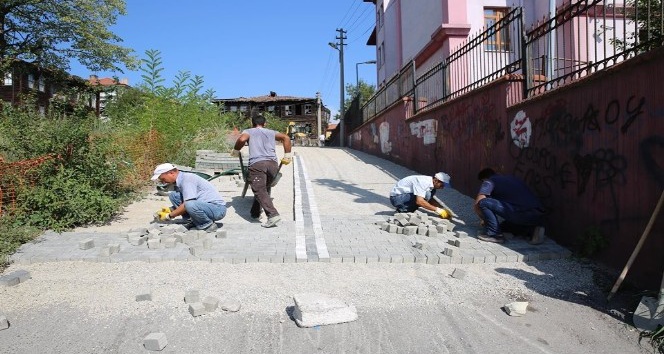 Kırtepe Mahallesinde parke taş çalışmaları başladı
