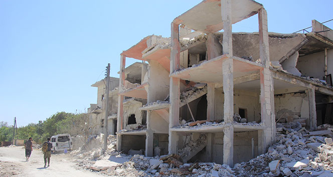 Hava ve kara saldırılarının ardından İdlib’de büyük yıkım