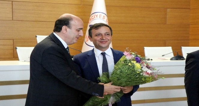 ERÜ ve Kayseri Üniversitesi rektörleri görevlerini teslim aldı