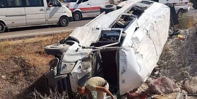 Şanlıurfa’da minibüs devrildi: 8 yaralı