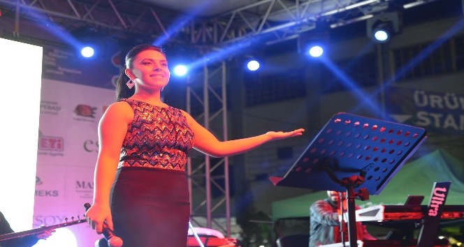 Hira konseri yürekleri ısıttı