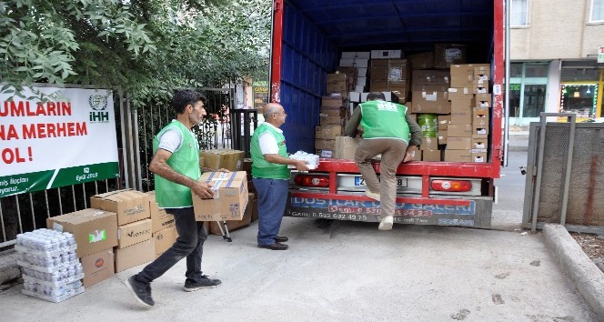 Diyarbakır’dan Suriye’ye 152 koli yardım gönderildi