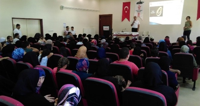 Suriyelilere aile içi şiddet ve erken yaşta evlilik anlatıldı