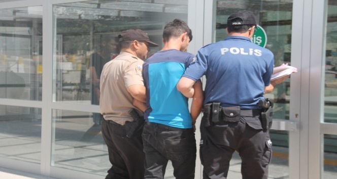 Elazığ’da bir kişiyi gasp eden 2 şüpheli yakalandı