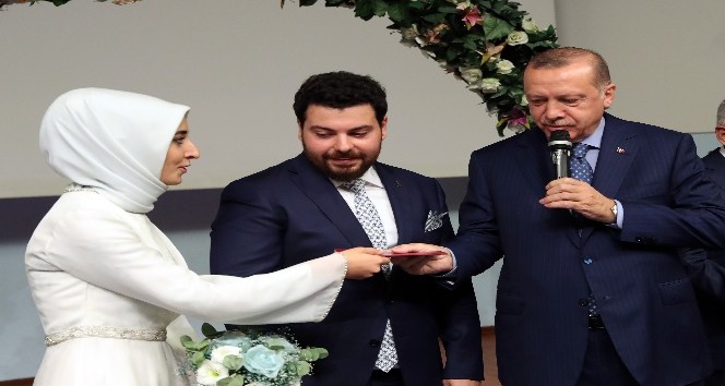 Cumhurbaşkanı Erdoğan, danışmanı Sefer Turan’ın kızının nikah şahidi oldu