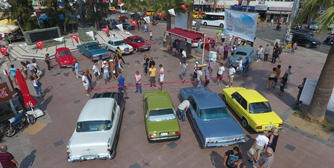 Klasik otomobil tutkunları hayran kaldı! 63 yaşında olanlar var...