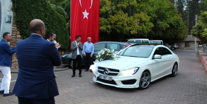 Gelin ve damadı beklerken içeri onlar girdi... Düğün karakolda bitti!