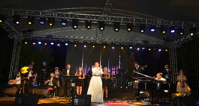 Züleyha Ortak-Enbe Orkestrası Kocaelilileri büyüledi