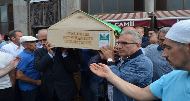 Bakan Turhan, Trabzon’da cenaze namazına katıldı