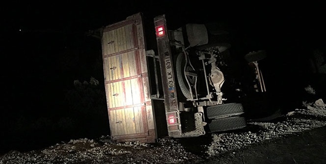 Tarım işçilerini taşıyan kamyon devrildi: 17 yaralı