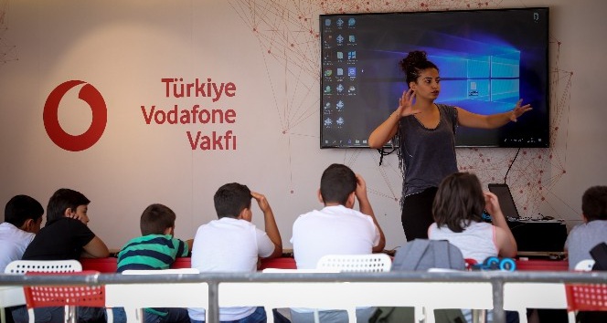 Vodafone, Erzincan’ın köy ve kasabalarına “kodlama” götürdü