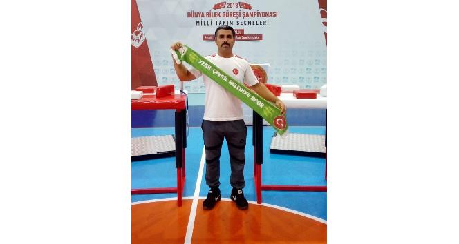 Çivrilli milli sporcu bilek güreşinde Türkiye üçüncüsü oldu