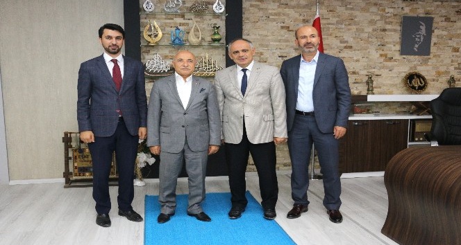 İsmail Tamer’den Başkan Esat Öztürk’e ziyaret