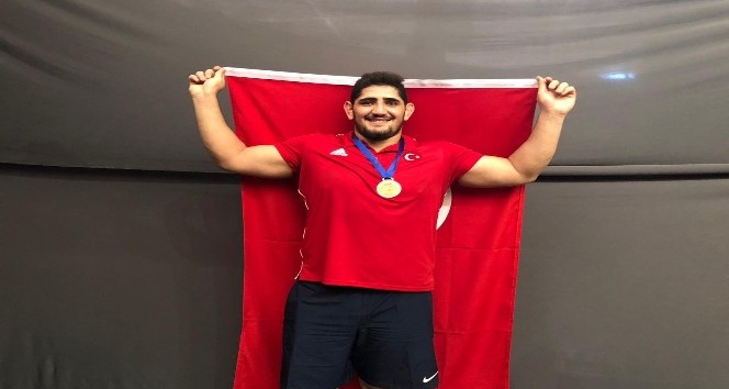 Milli güreşçi Osman Yıldırım dünya şampiyonu