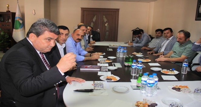 CHP Mersin Milletvekili Gökçel Hakkari’de STK temsilcileriyle buluştu