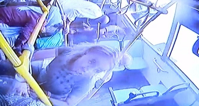 Manisa’daki otobüs kazasının güvenlik kamerası görüntüleri ortaya çıktı