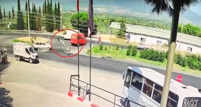 Turgutlu’daki motosiklet kazası güvenlik kamerasında
