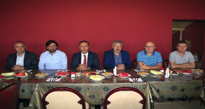 Belediye Başkanı Seçen, Nevşehir Belediyesporlu futbolcularla bir araya geldi