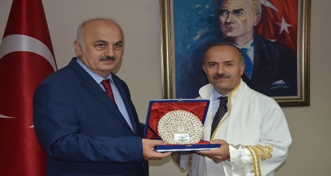 Prof Dr. Emin Aşıkkutlu, Trabzon Üniversitesi Rektörlüğü görevini teslim aldı