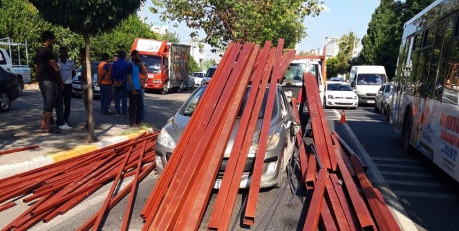 Kırmızı ışıkta şoke eden olay!