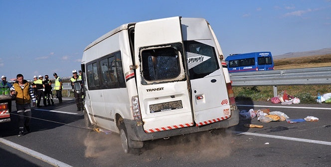 Lastiği patlayan minibüs takla attı! Çok sayıda yaralı var
