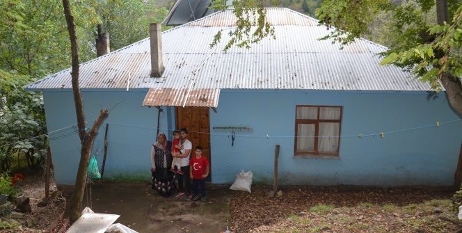 Önce mahkemeye başvurdu ardından tel örgüyle...