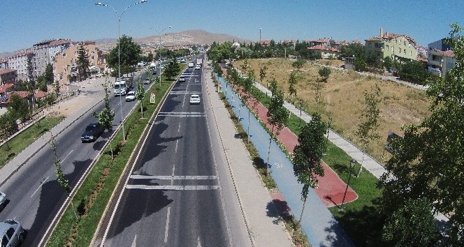Kırşehir, Park ve Bahçeler Müdürlüğü çalışmaları ile yeşilleniyor