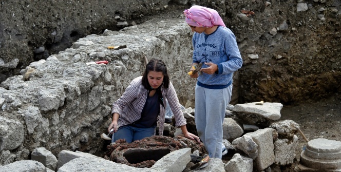 Toprağın 50 santimetre altından 2 bin yıllık tarih çıktı