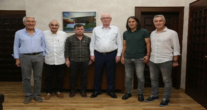 Başkan Kurt, Eskişehirspor altyapı yöneticileri ile birlikte