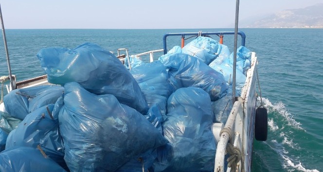 Hatay’da sahillerden 645 ton atık toplandı