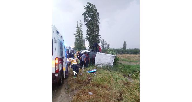 İzmir’de minibüs devrildi: 7 yaralı