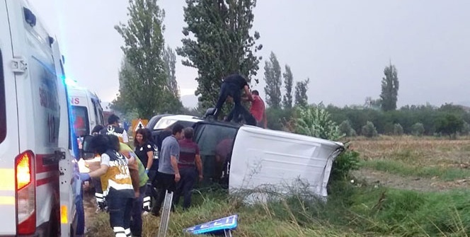 İzmir'de minibüs devrildi: 7 yaralı