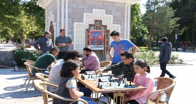 “Sokakta Satranç Var” projesi Erzincan’da başladı