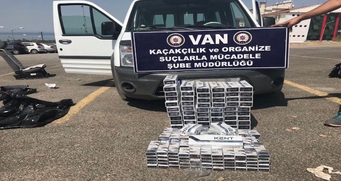 Van’da kapalı kasa kamyonette bin 200 paket sigara ele geçirildi
