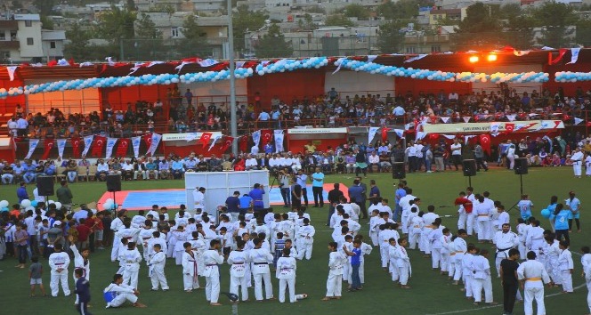 Eyyübiye Belediyesi, binlerce gençle spor şenliği düzenledi