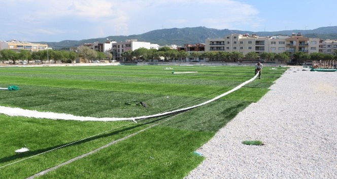 Davutlar Mahallesi futbol sahası yenileniyor