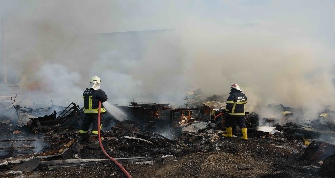 Ortaca’da depo yangını