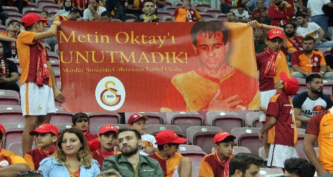 Türk Telekom Stadyumu’nda Metin Oktay anıldı